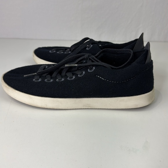 Allbirds Black Sneakers Minimalist Design - Picture 4 of 9